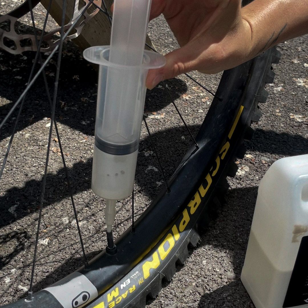 Montaje de la cubierta Pirelli Scorpion Race Enduro M