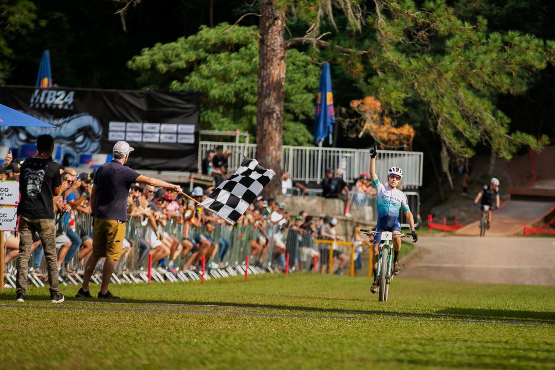 Victoria cubierta Hutchinson Python Race