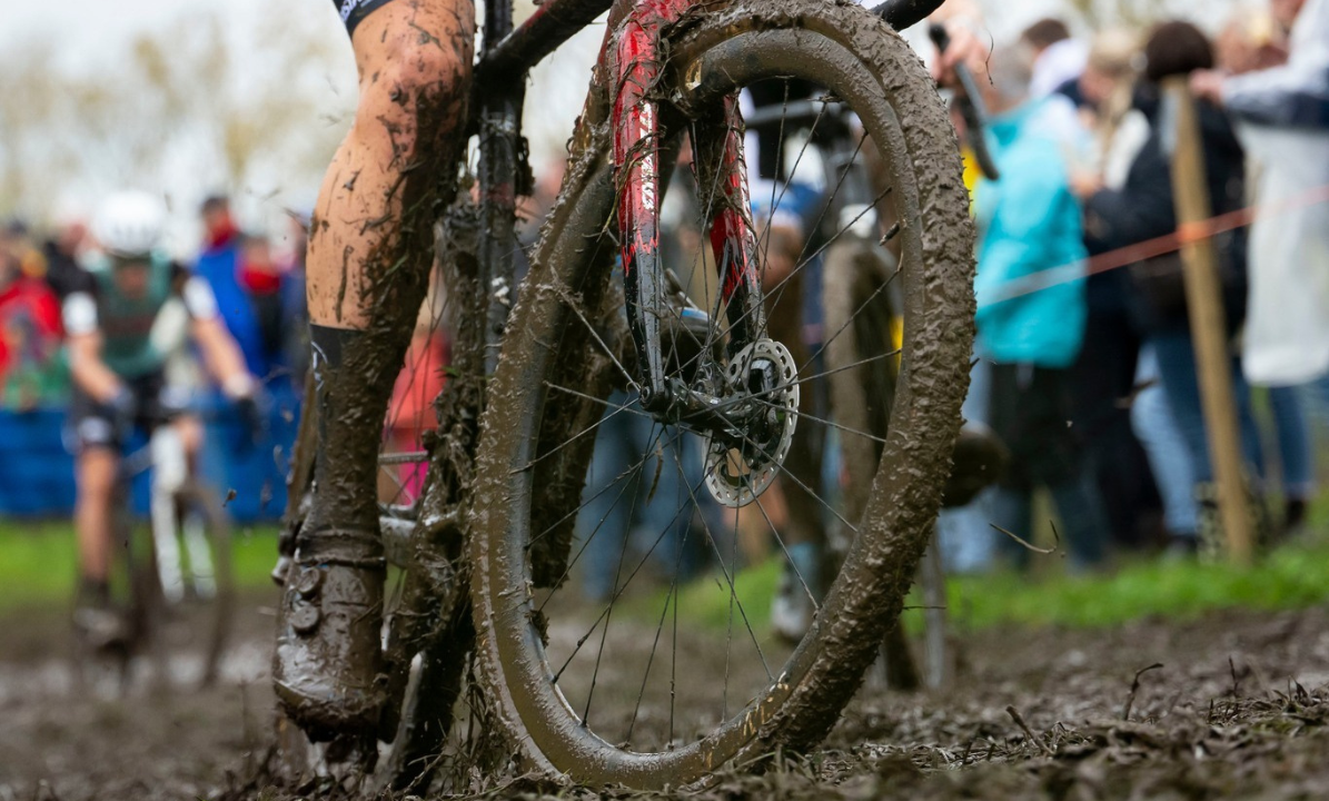 Pneu cyclo cross sur velo route sale