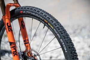 Pneu Hutchinson Skeleton