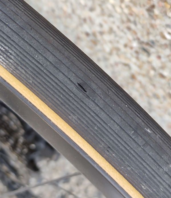 Coupure sur la bande de roulement