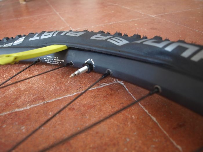 Comment réparer un pneu VTT tubeless ?