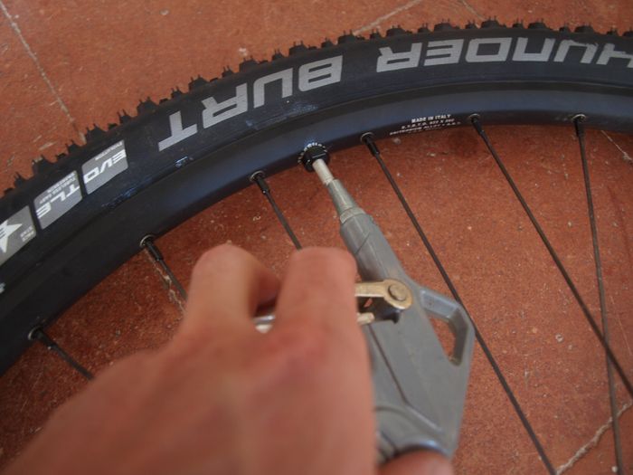 gonfler pneu tubeless lache