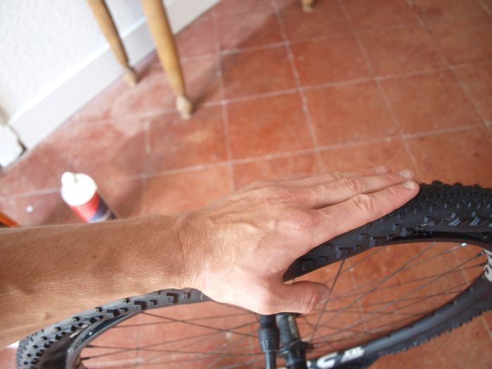 montage pneu vélo tubeless lache