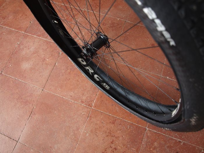 Montar la llanta en el interor de la cubierta