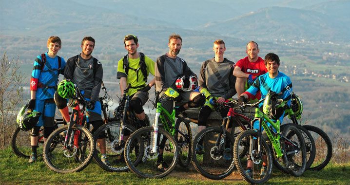 Grupo ciclistas enduro