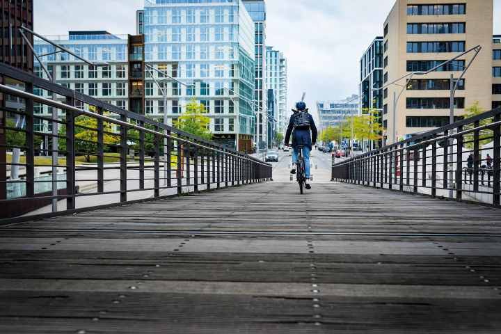 Homme en VAE de ville