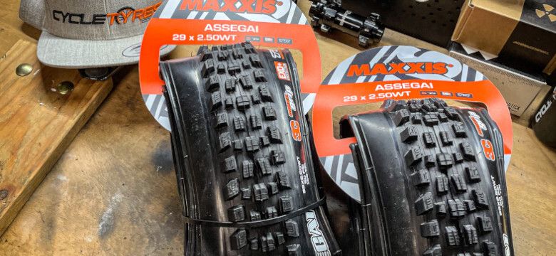 Test du pneu Maxxis Assegai : unboxing