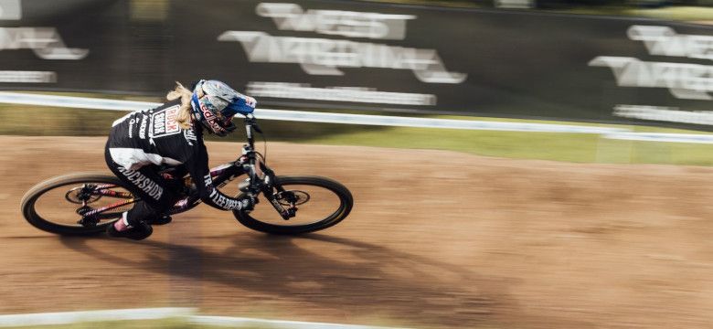 Valentina Höll file comme une balle vers la victoire à Snowshoe / © Red Bull