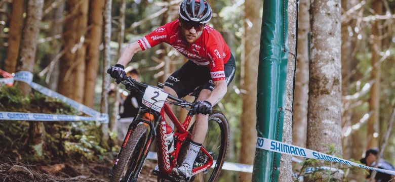 Mathias Fluckiger en passe de s’imposer à Leogang / © AFP